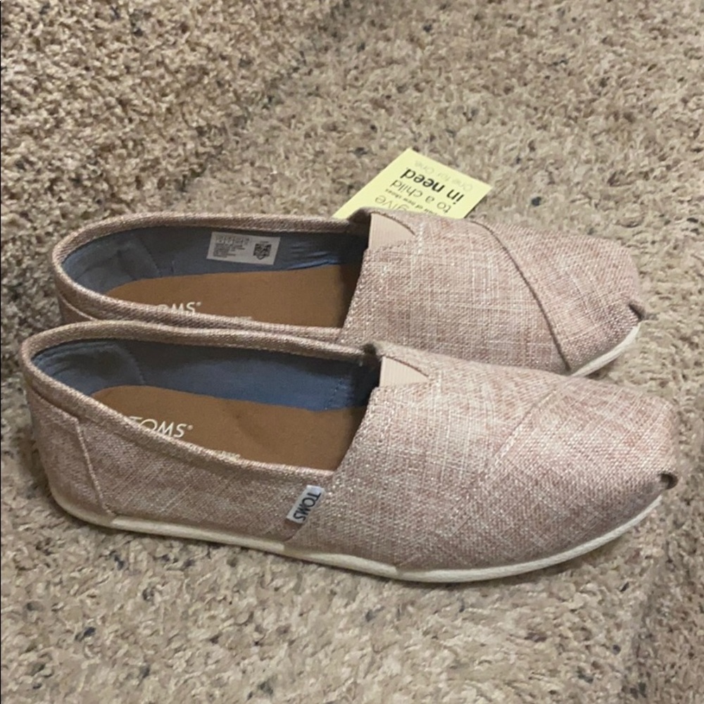 Women’s Toms size 8 classic